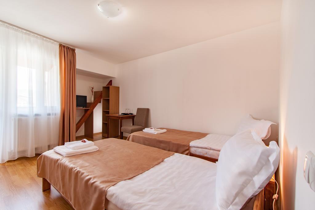 Hotel Casa ARBO Călimăneşti Exterior foto